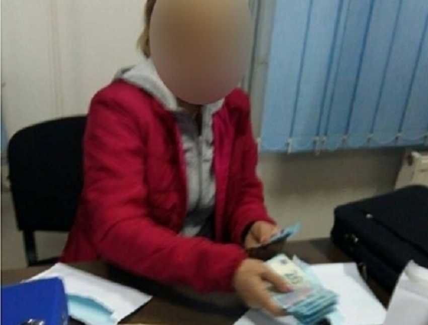Женщина пыталась проникнуть в Молдову с незадекларированными 20 тысячами евро