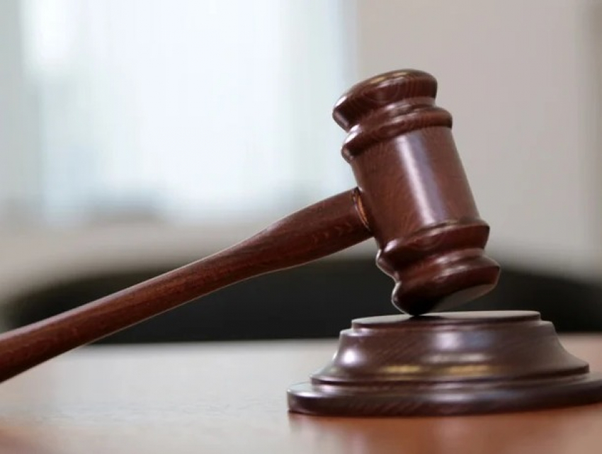 Зарезала сожителя после того, как он решил проверить ее SMS