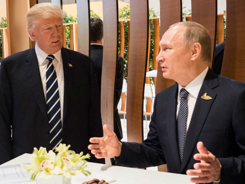 Меланья Трамп безуспешно пыталась сорвать встречу мужа с Путиным