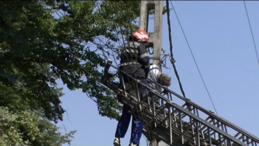 Сотрудника Gas Natural Fenosa ударило током во время работ по восстановлению линий электропередачи