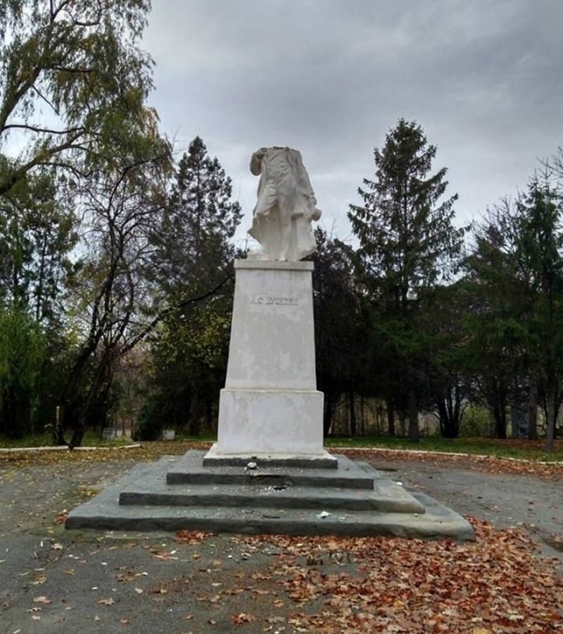 памятник.jpg