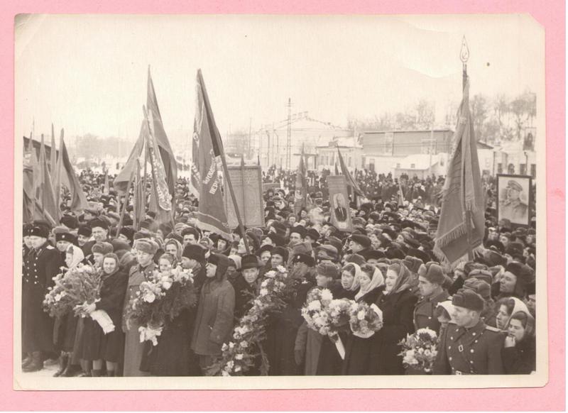 1954 митинг _открытие памятника Котовскому.jpg