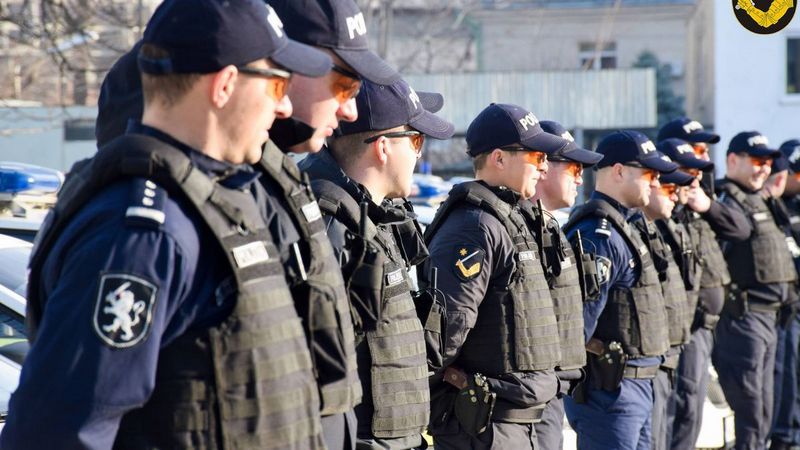 Сколько экипировки носят на себе немецкие полицейские? | Boost Info All Country | Дзен
