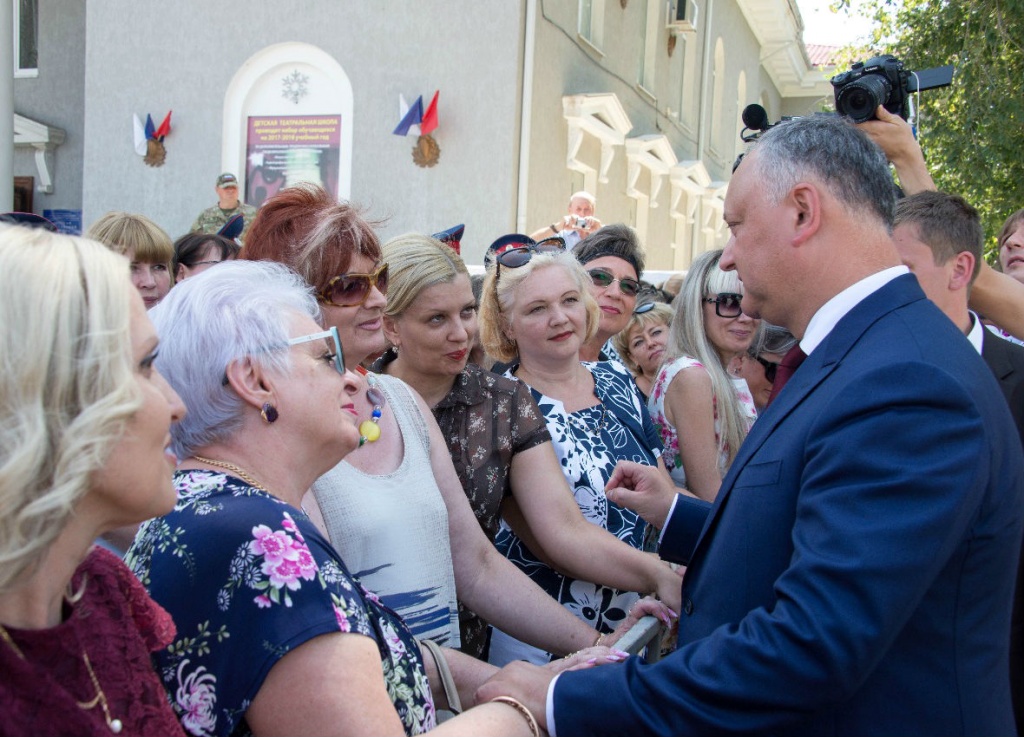 Волгодонск люди.jpg Волгодонск люди.jpg