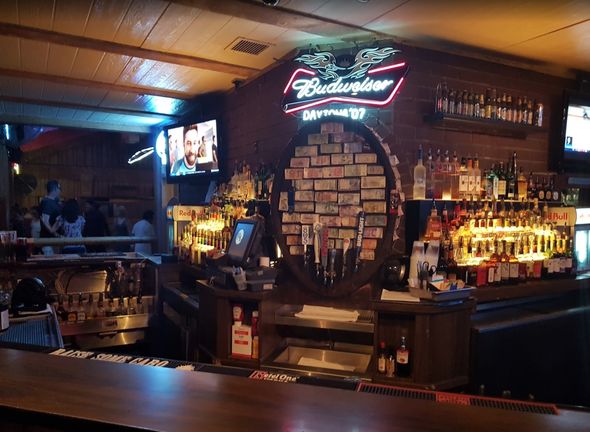 Borderline-Bar-Grill-is-a-popular-line-dancing-bar-outside-of-LA-1590956.jpg