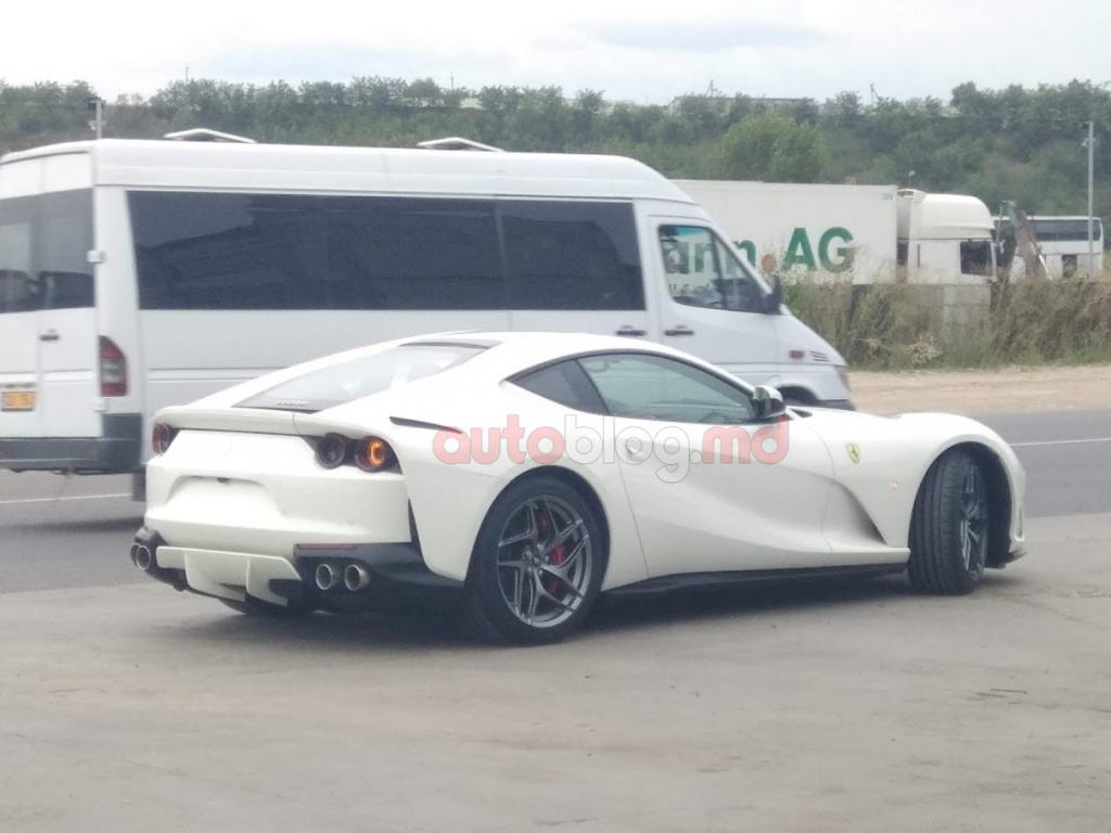 В Кишинёве появился первый суперкар марки Ferrari 812, только-только  появившийся на рынке