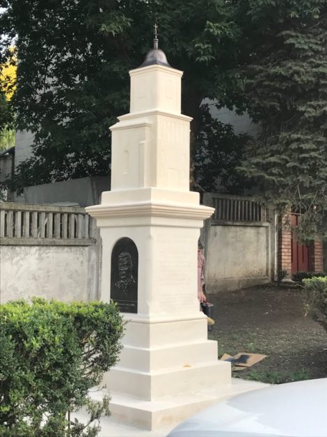 22.-Monumentul-în-memoria-Bisericii-Sfântul-Prooroc-Ilie-instalat-pe-locul-altarului-vechiului-Sobor-e1568881468762-600x800.jpeg